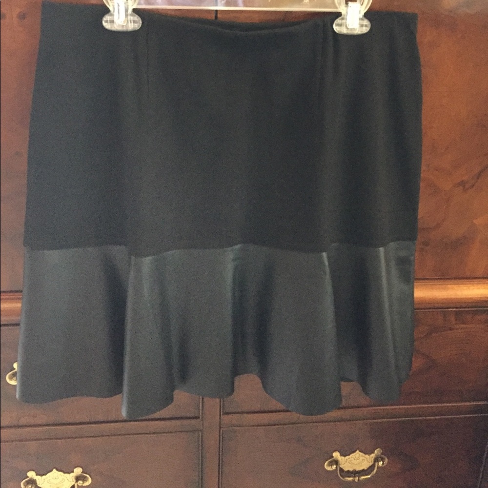 Knit And faux leather skirt.